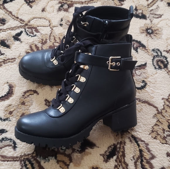 nb Shoes - Hillary Lug Sole Hiker Booties